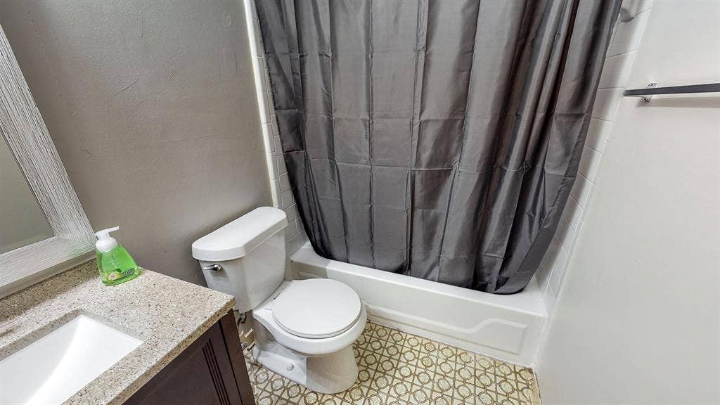 8 BR in Stonecrest