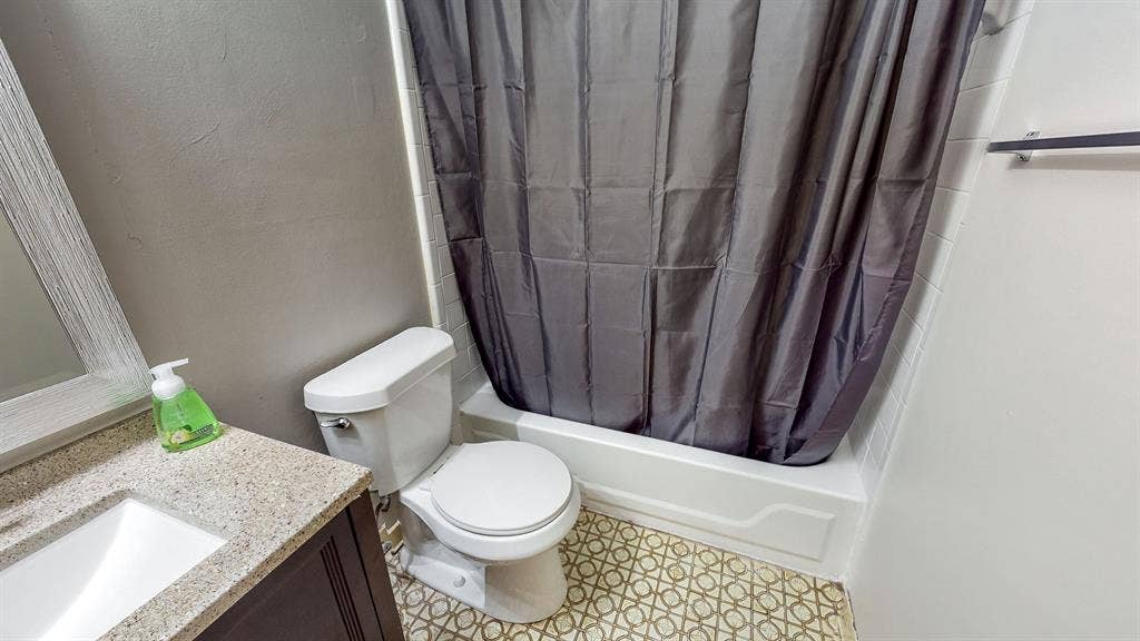 8 BR in Stonecrest