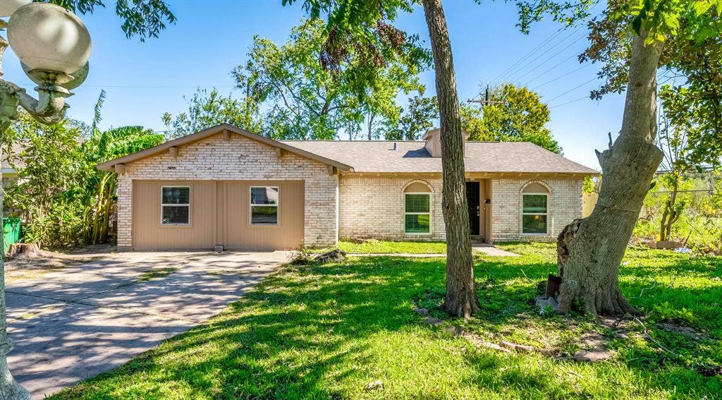 8 BR in Houston