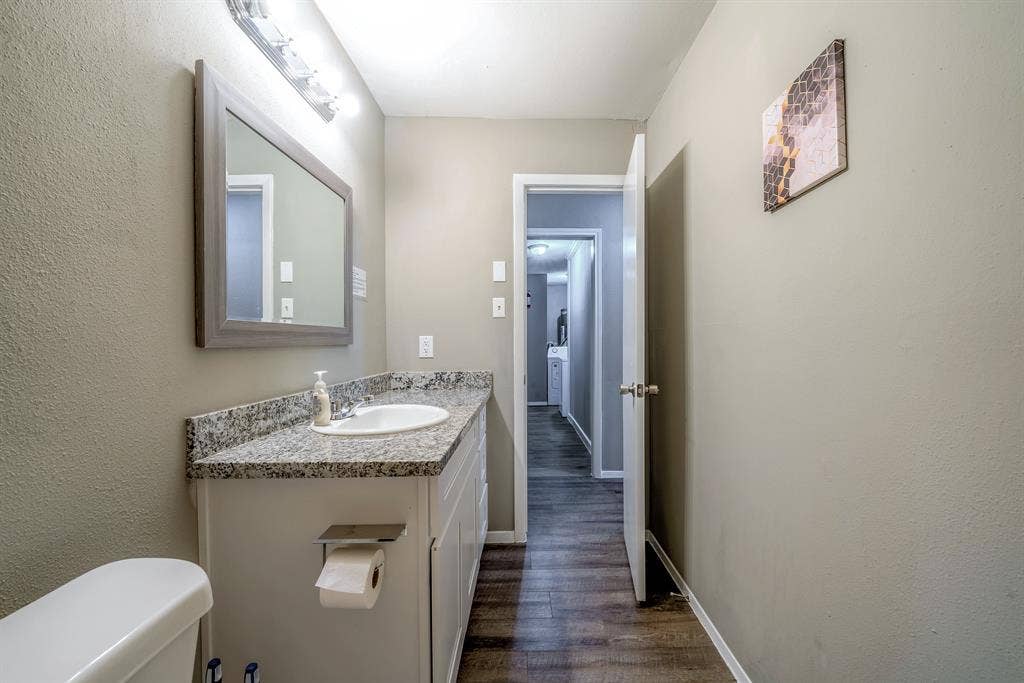 8 BR in Houston