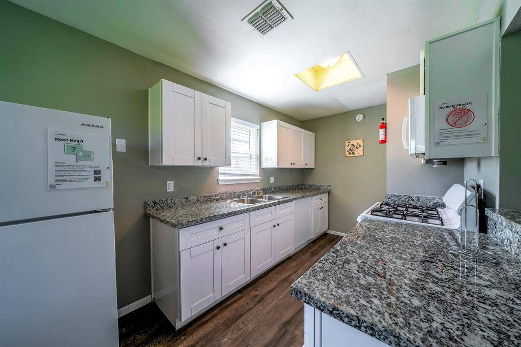 8 BR in Houston