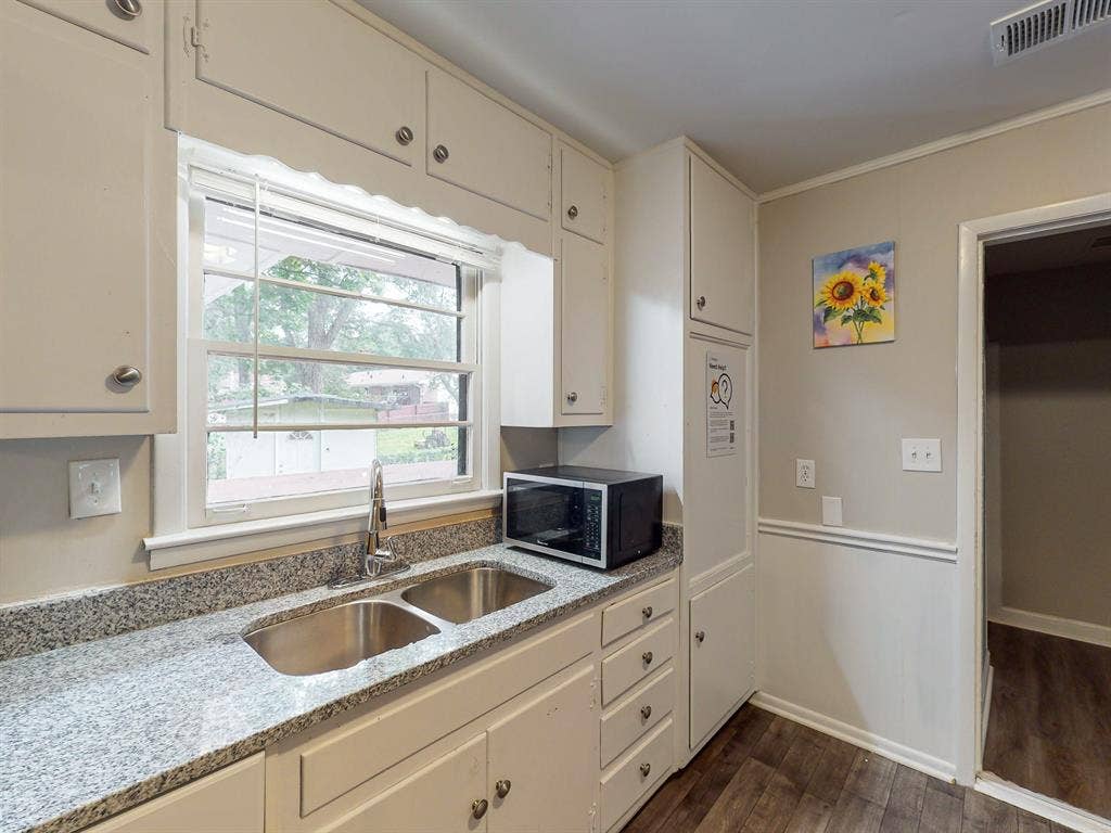 8 BR in Stone Mountain