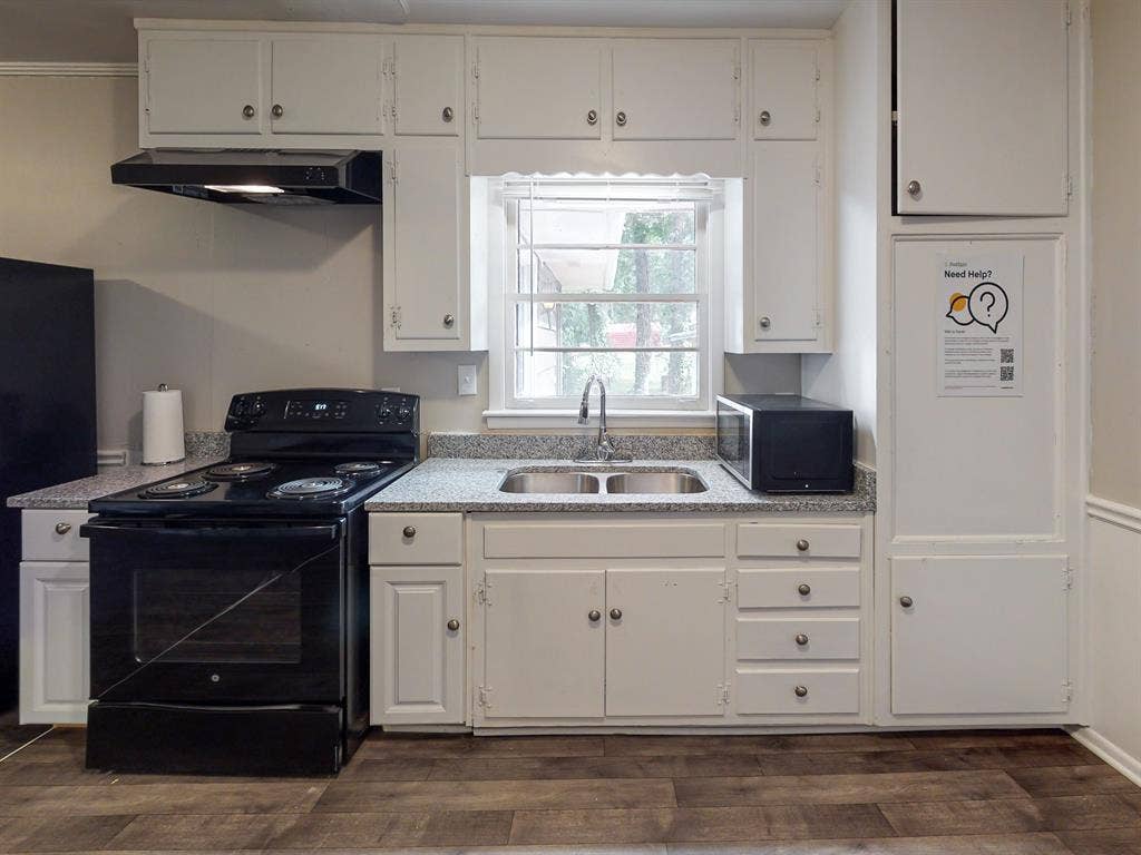 8 BR in Stone Mountain