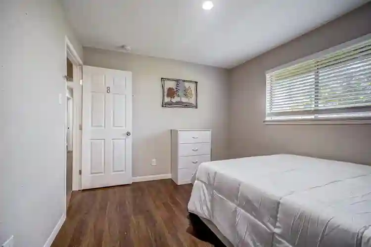 8 BR in Houston