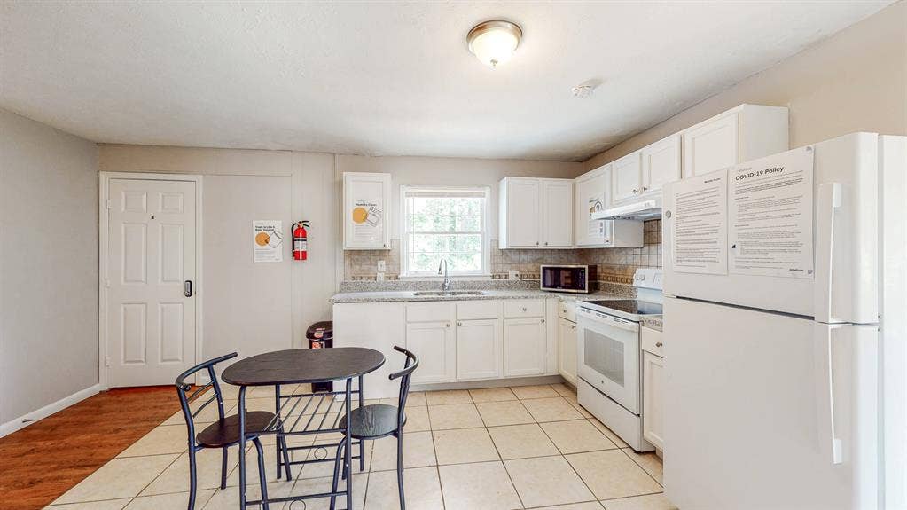 9 BR in Stone Mountain