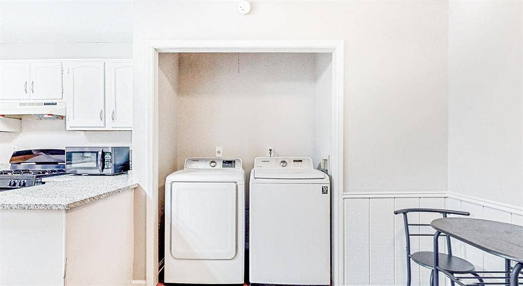 9 BR in Stone Mountain