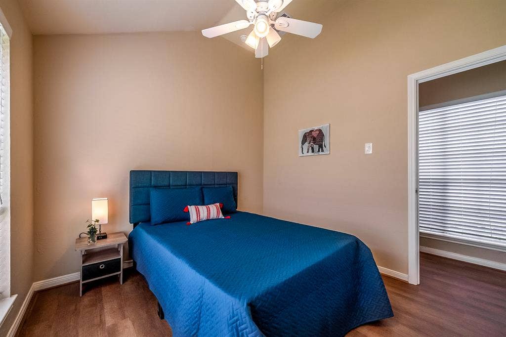 7 BR in Houston