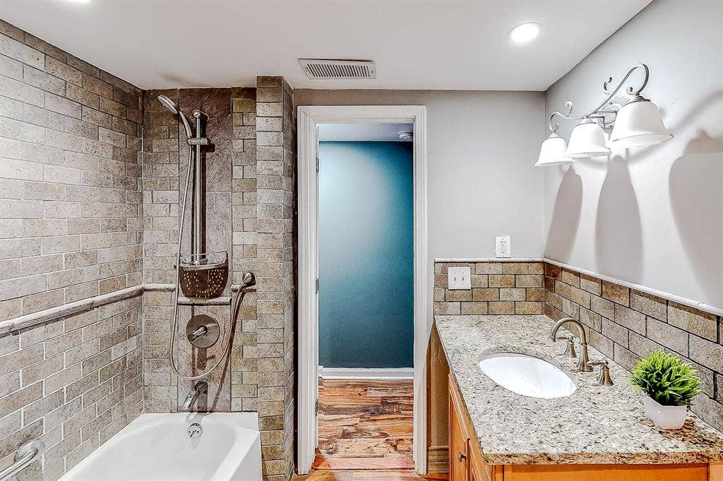 7 BR in Decatur