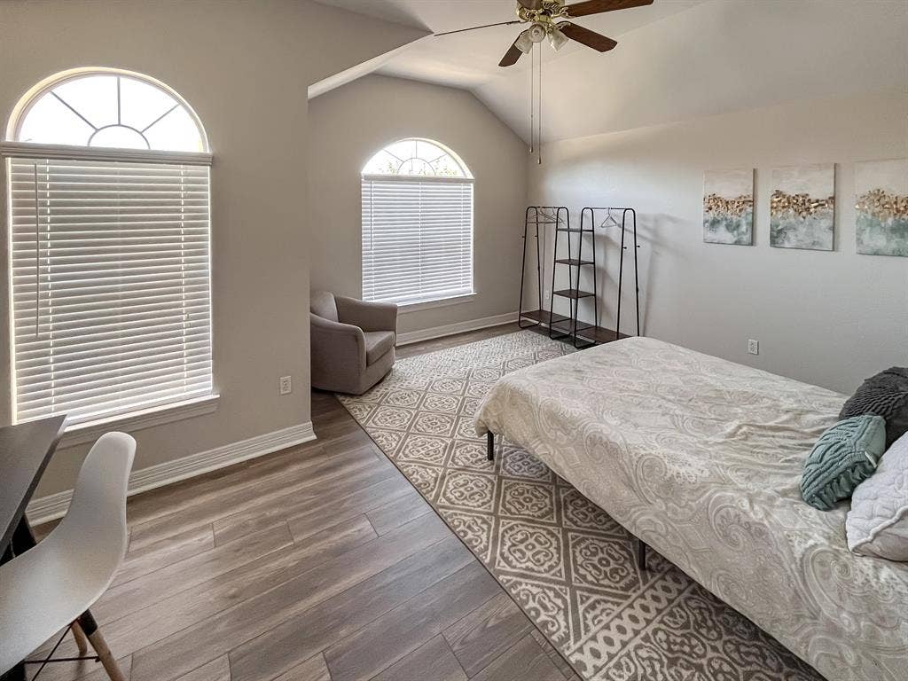 7 BR in Houston