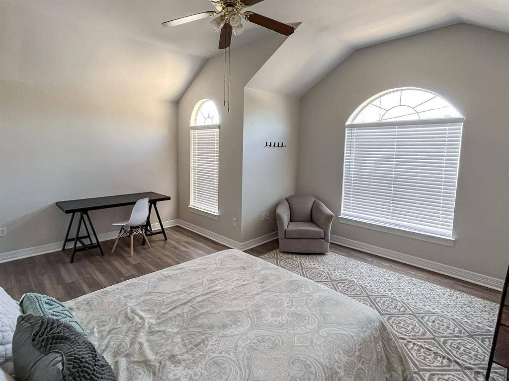 7 BR in Houston