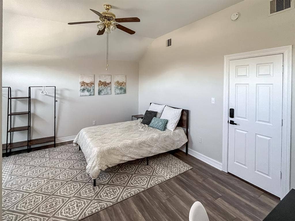7 BR in Houston
