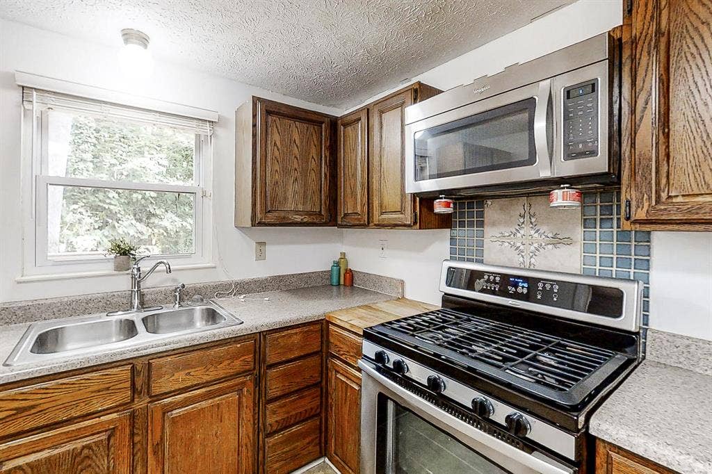 8 BR in Stone Mountain