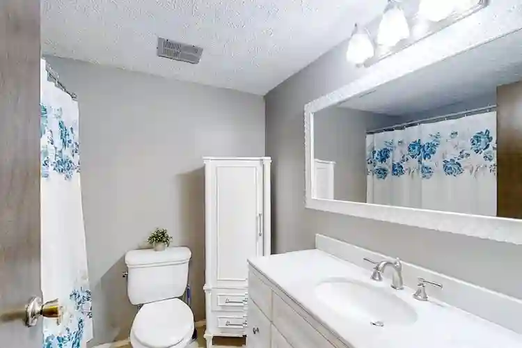 8 BR in Stone Mountain