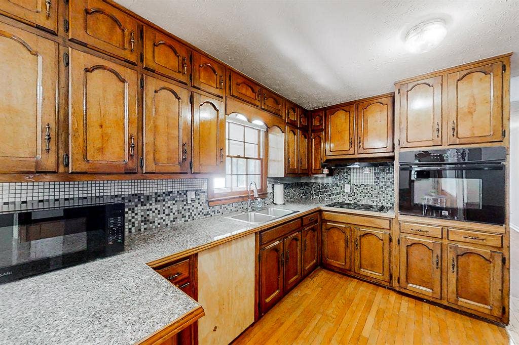 9 BR in Stone Mountain