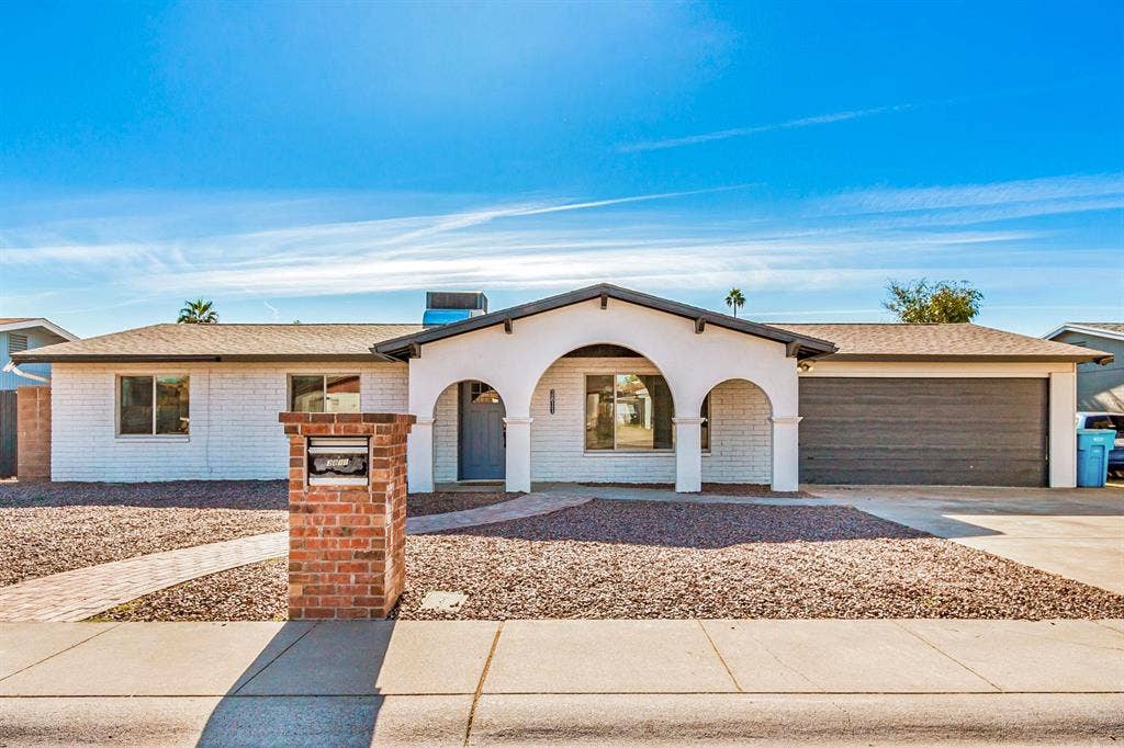 8 BR in Phoenix