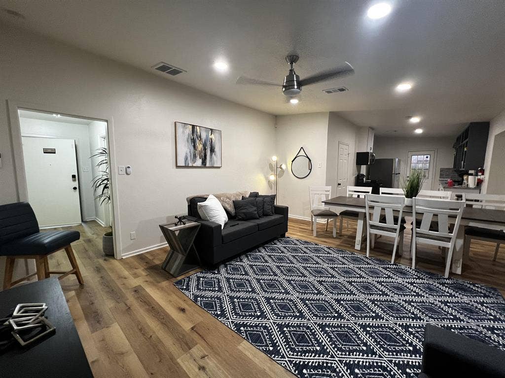 9 BR in Houston