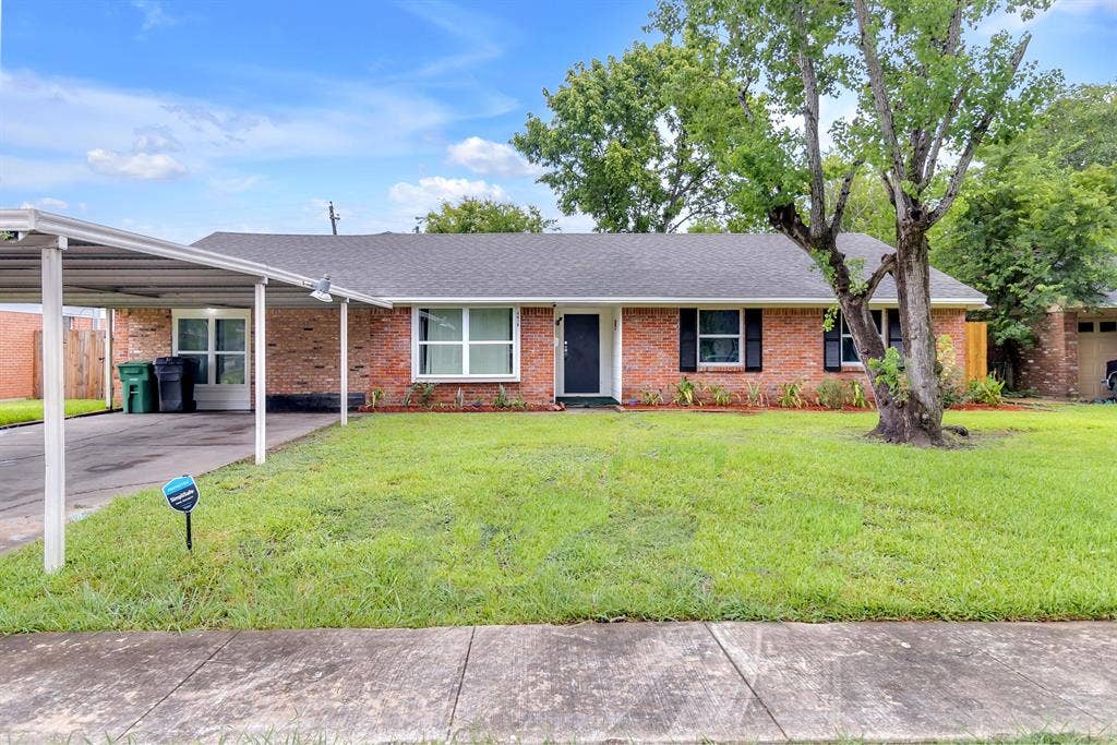 9 BR in Houston