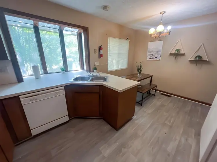 8 BR in Stone Mountain