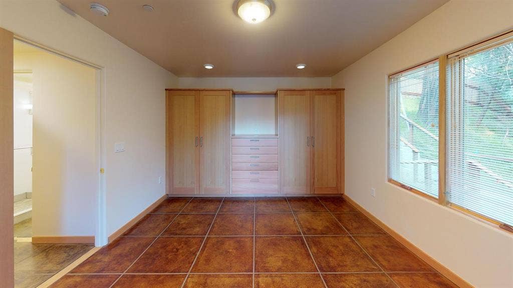 1 BR in Oakland