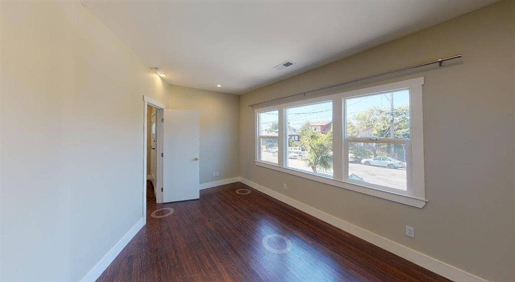 1 BR in Oakland
