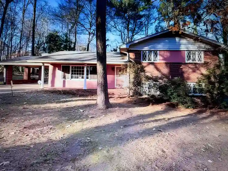 8 BR in Lithia Springs