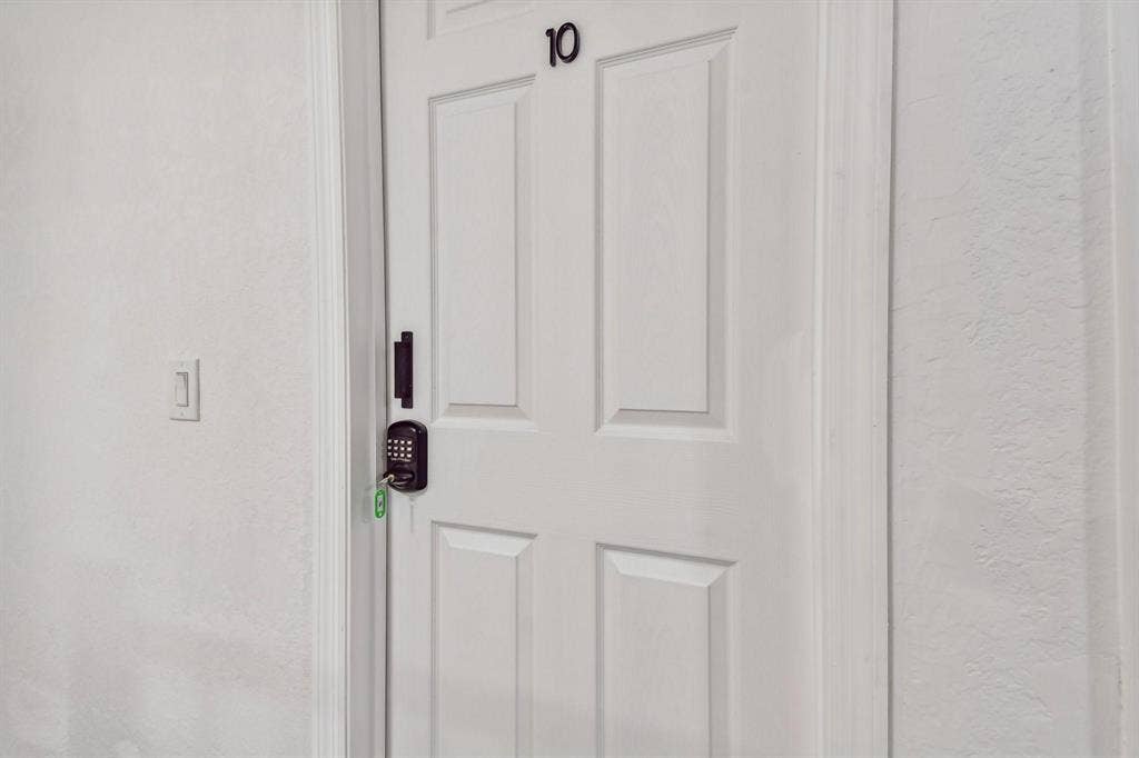 12 BR in St. Petersburg