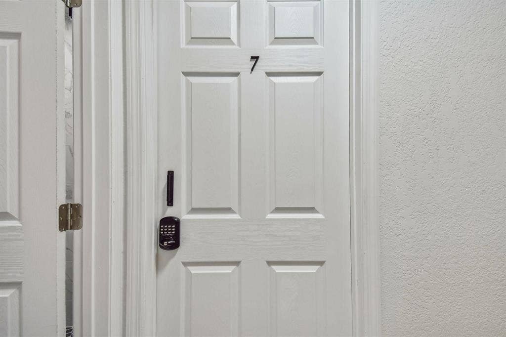 12 BR in St. Petersburg