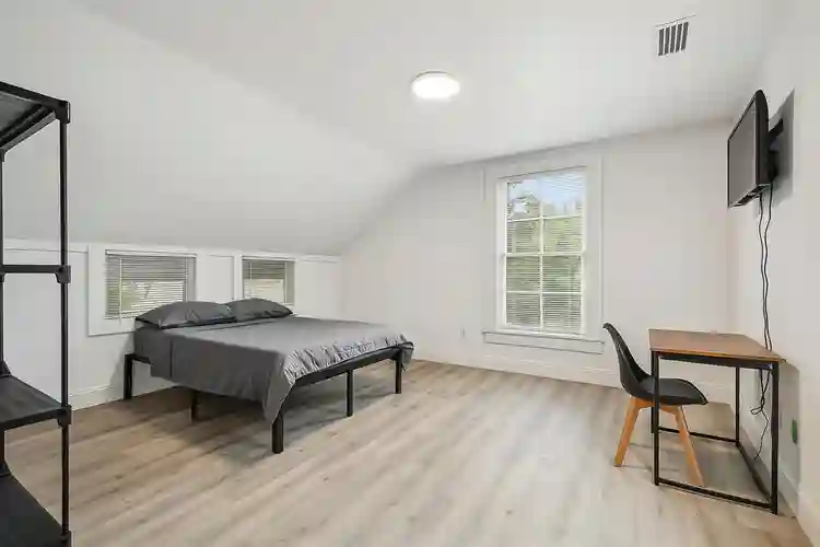 12 BR in St. Petersburg