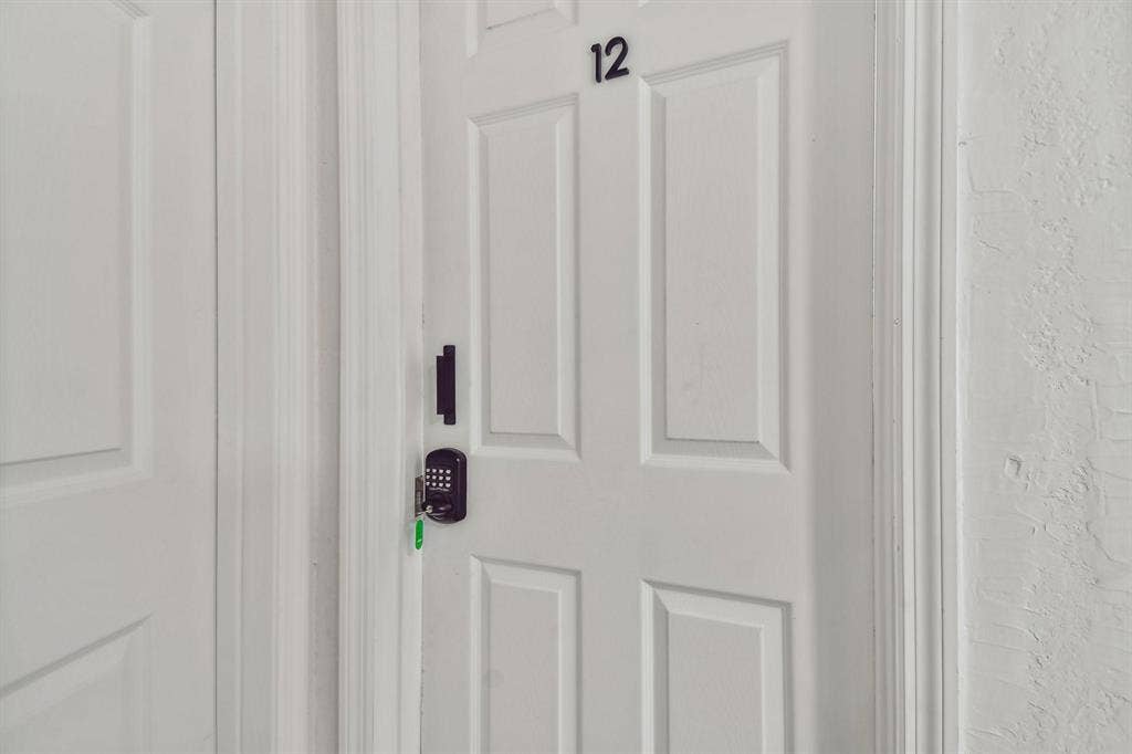 12 BR in St. Petersburg