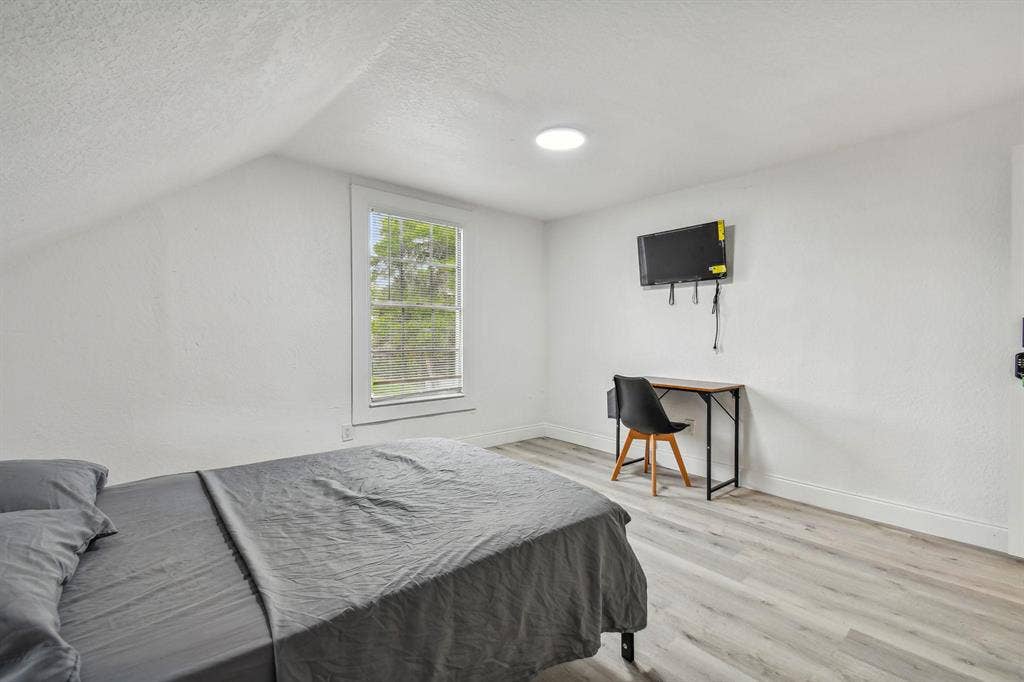 12 BR in St. Petersburg