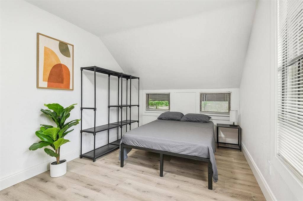 12 BR in St. Petersburg