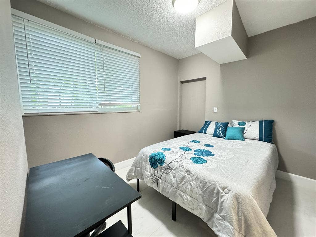 6 BR in Jacksonville