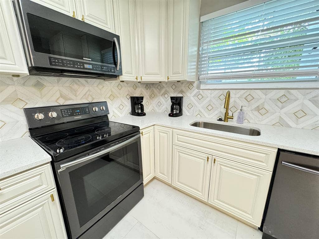 6 BR in Jacksonville