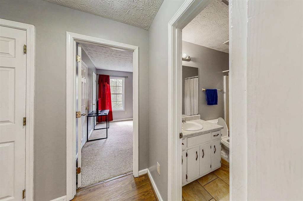 8 BR in Lawrenceville