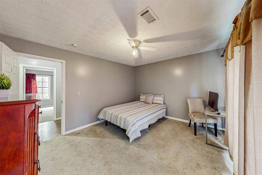 8 BR in Lawrenceville