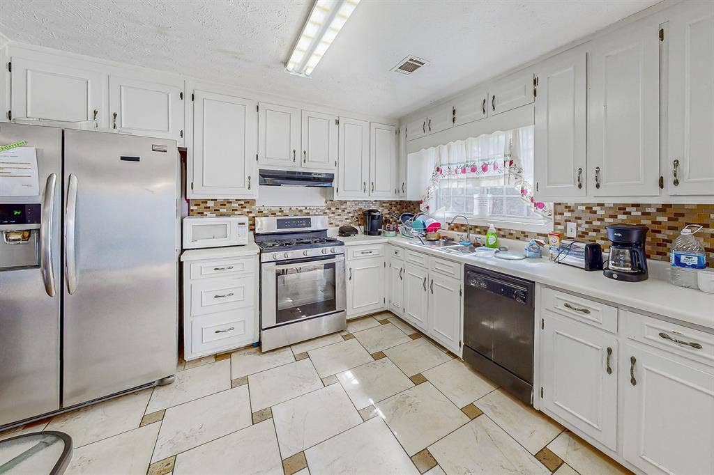 8 BR in Lawrenceville