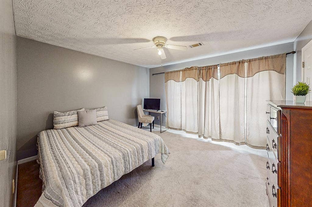 8 BR in Lawrenceville