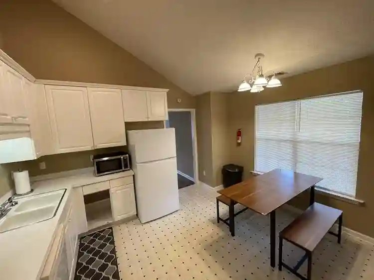 6 BR in Montgomery