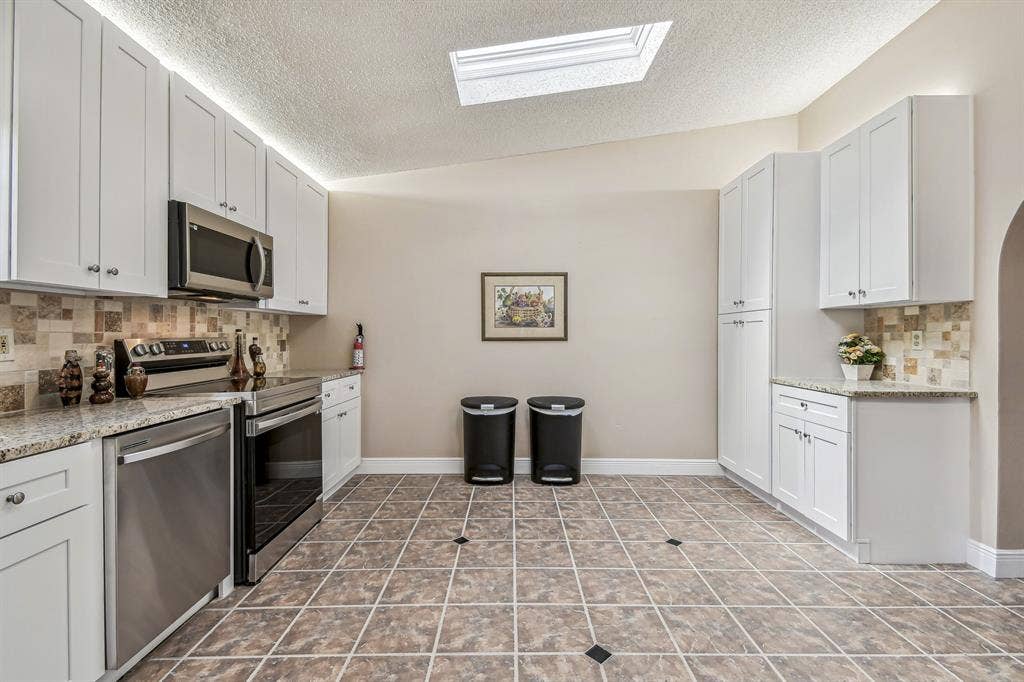 9 BR in Deltona