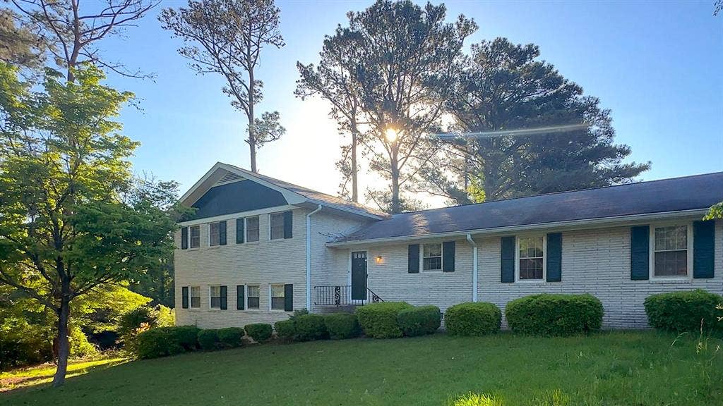 6 BR in Conyers