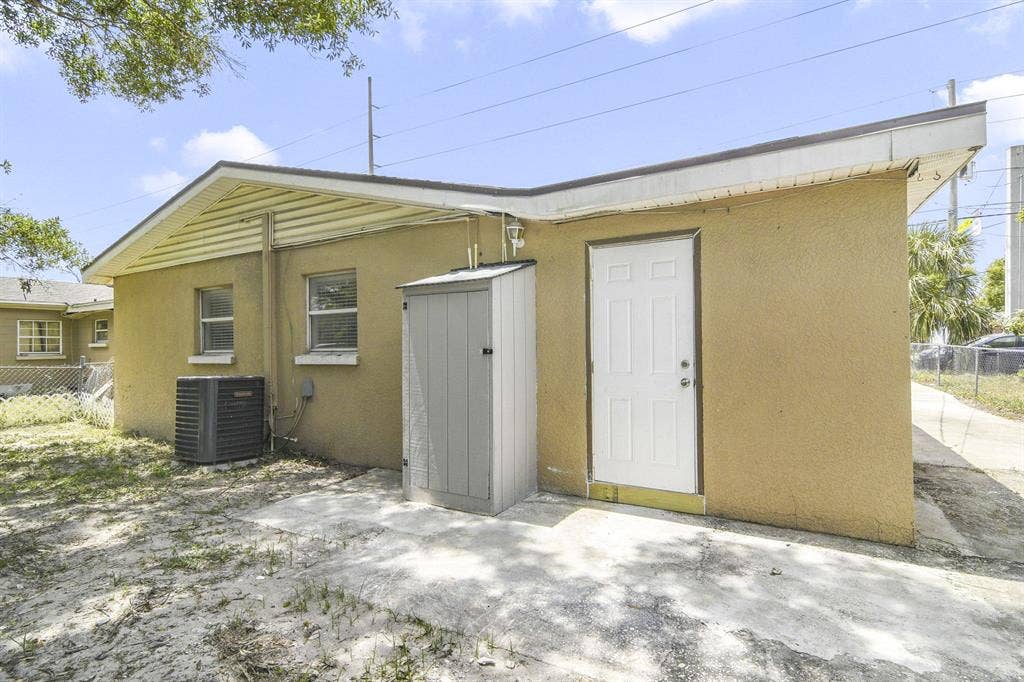 6 BR in Auburndale