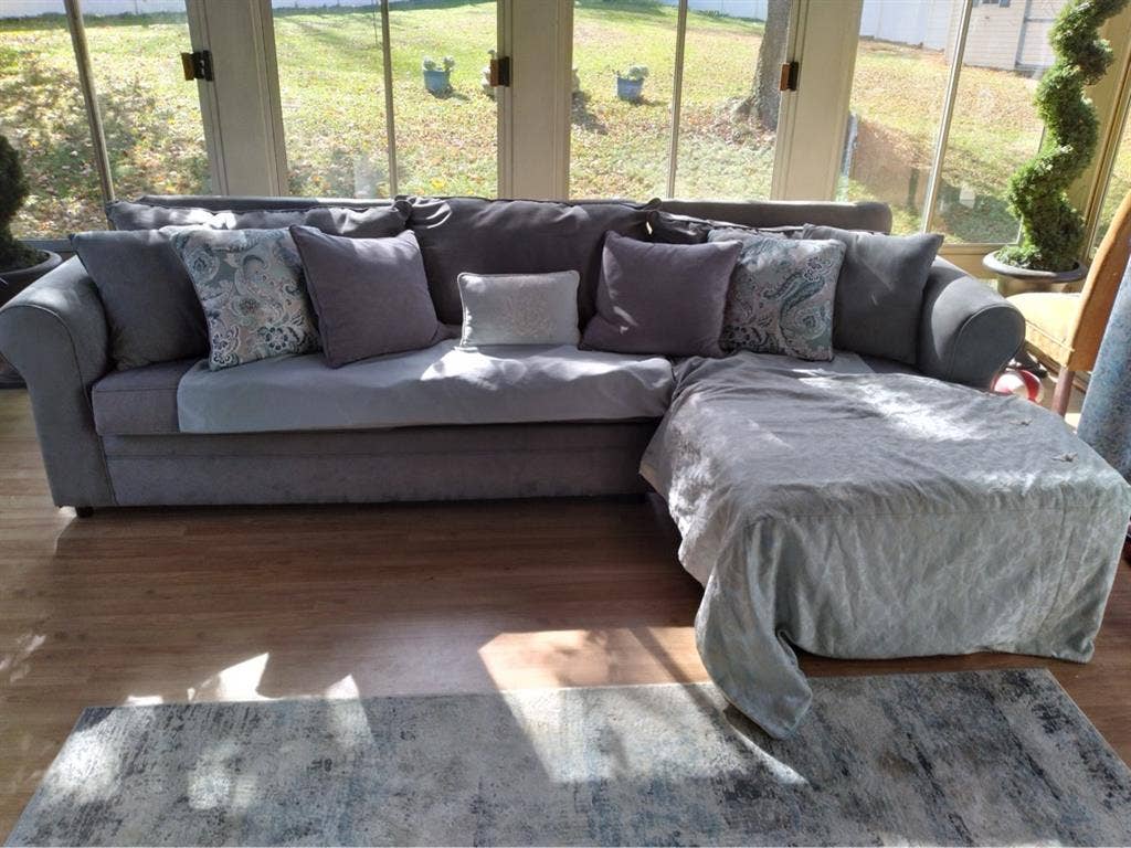 Looking for female roommate 4 room