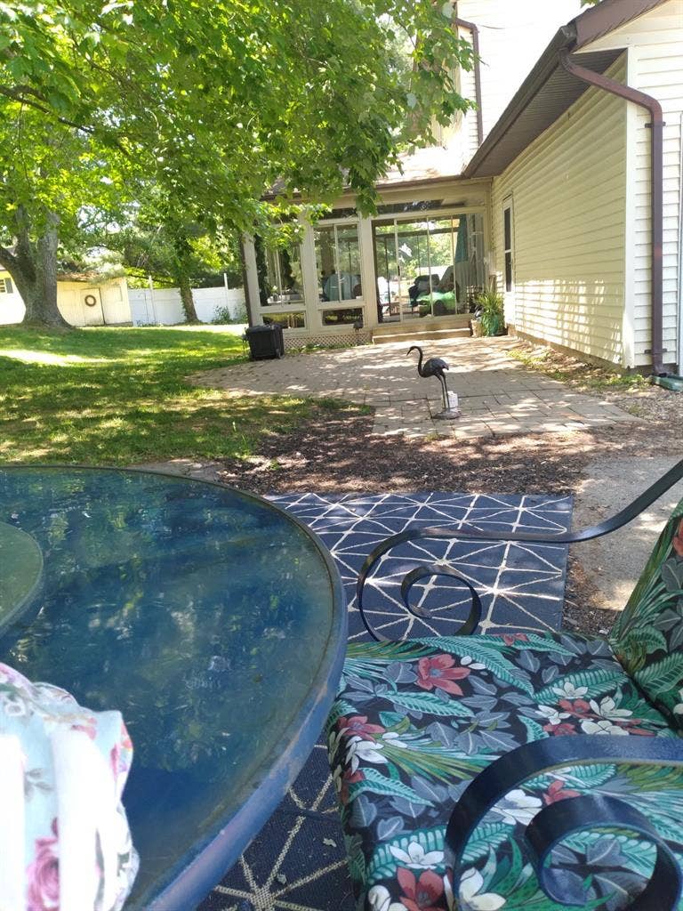 Looking for female roommate 4 room