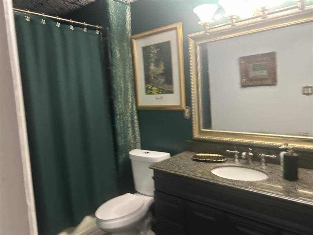 Looking for female roommate 4 room