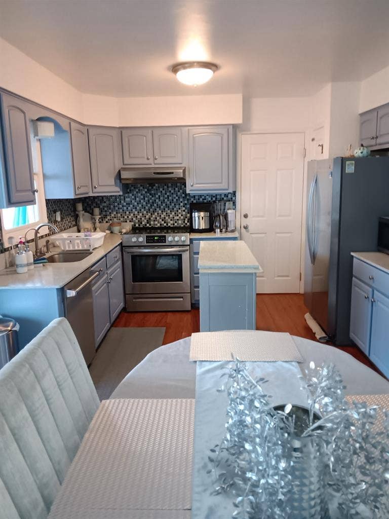 Looking for female roommate 4 room