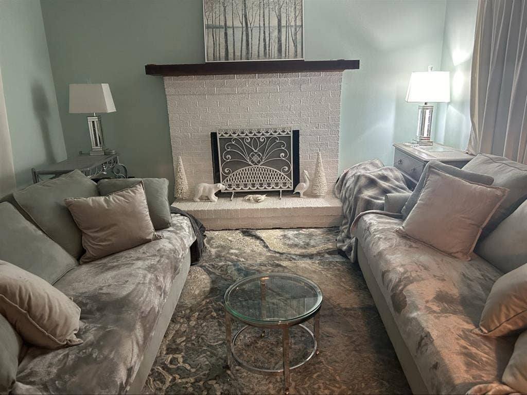 Looking for female roommate 4 room