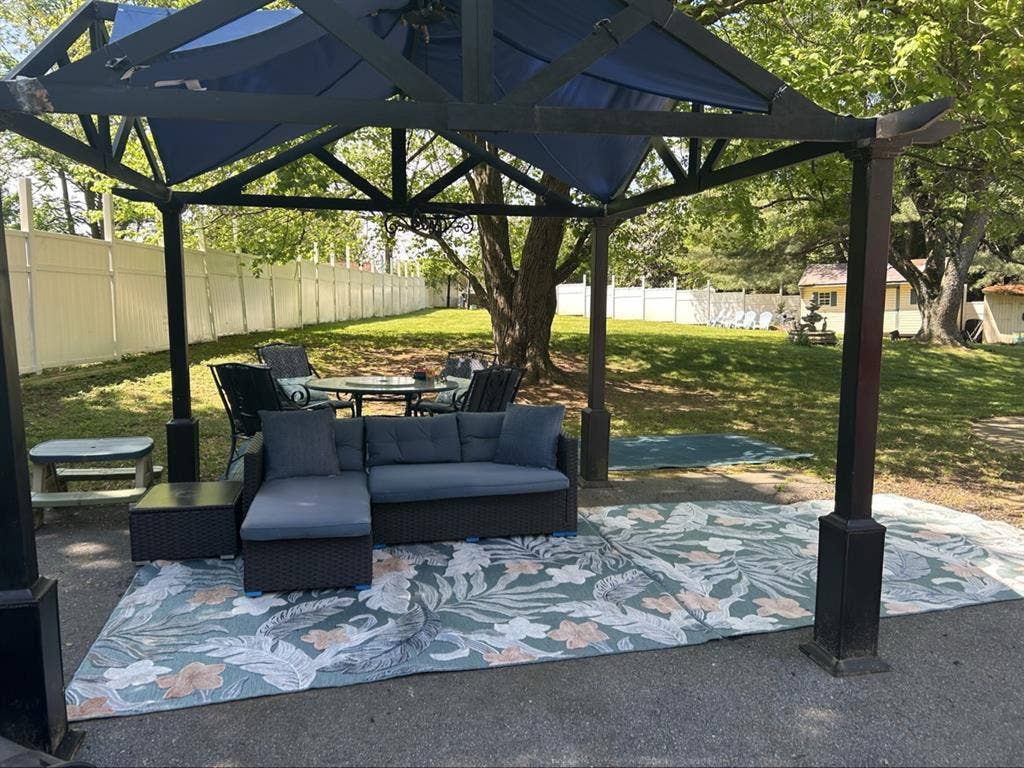 Looking for female roommate 4 room