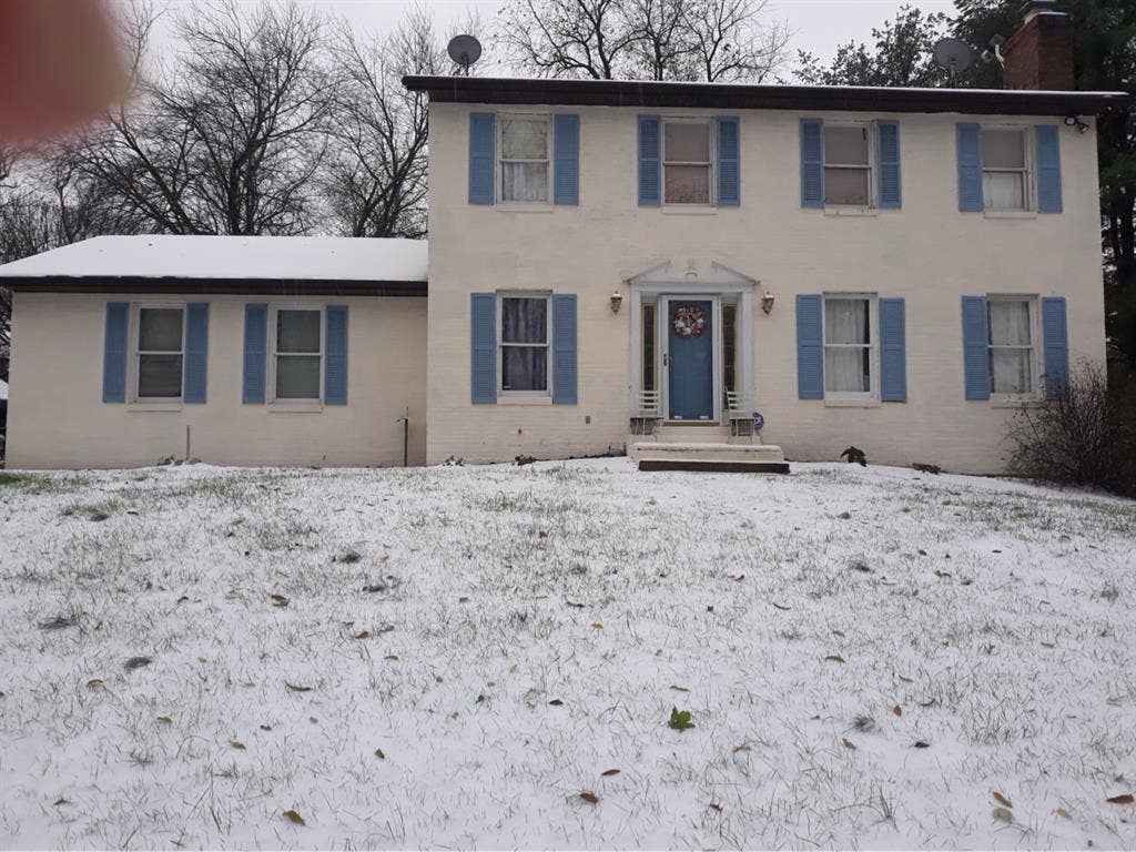 Looking for female roommate 4 room