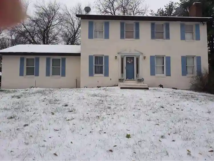 Looking for female roommate 4 room