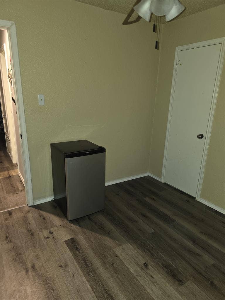 Decent size room available $.